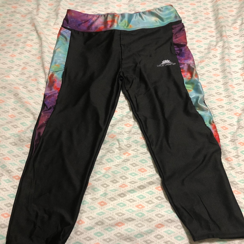 Lotus capris leggings